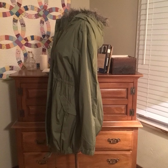 New Anorak coat from GARNET HILL, size 16. Color army green with faux fur lining - Picture 5 of 8